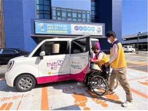 돌봄 필요 환자 위한 '병원 안심동행' 차량 11대 기부