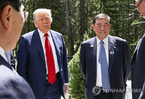 미일 정상, 캐나다서 30분간 회담…관세협상 추가 진행키로(종합)