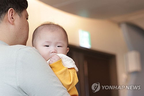 "출산 전후 아빠의 심리적 어려움도 자녀 발달에 부정적 영향"