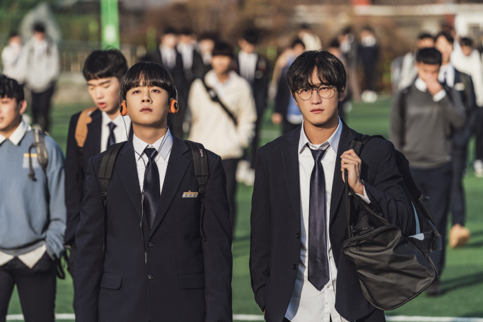 이정하 맨손 액션 통했다..'ONE' 웨이브 18일 연속 유료가입자수 견…
