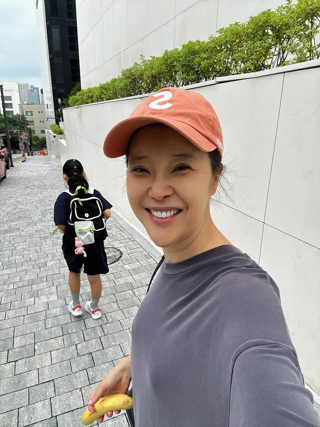 백지영, 학비 3천만원 국제학교 다니는 딸 등교길 공개.."나도 출근" …