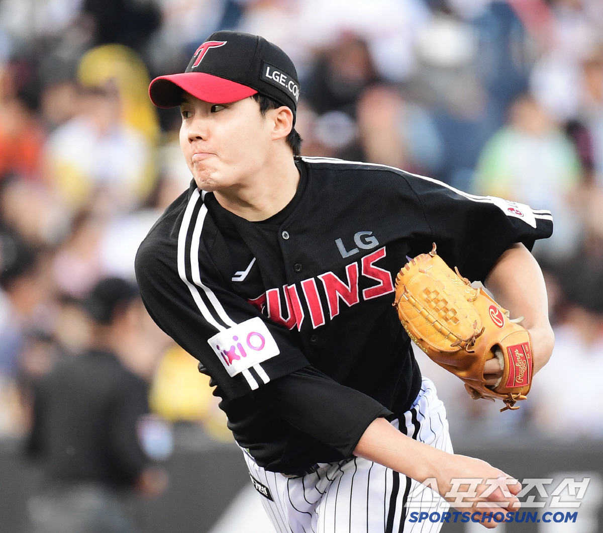 2위 내려앉았는데 국내 다승,ERA,이닝 1위 에이스를 1군에서 진짜 뺐…
