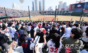 24경기 연속 기록, 우리가 깬다...롯데-한화 매진 전쟁도 뜨겁다, 부산이 새 역사 창조?