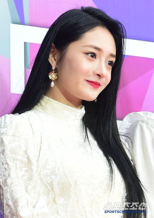 주결경, 아이오아이 10주년 완전체 컴백 합류…열애설은 '묵묵부답'[종합]