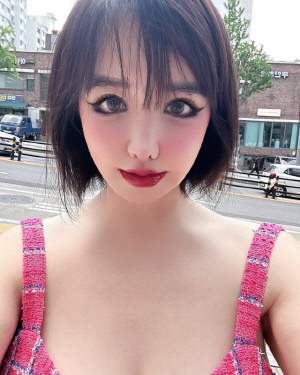 박봄, 번진 입술·아이라인까지..여전한 '파격 메이크업'