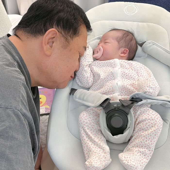 이용식, 손녀 옷만 대체 몇 벌 산거야 '통큰 플렉스'...할아버지가 이…