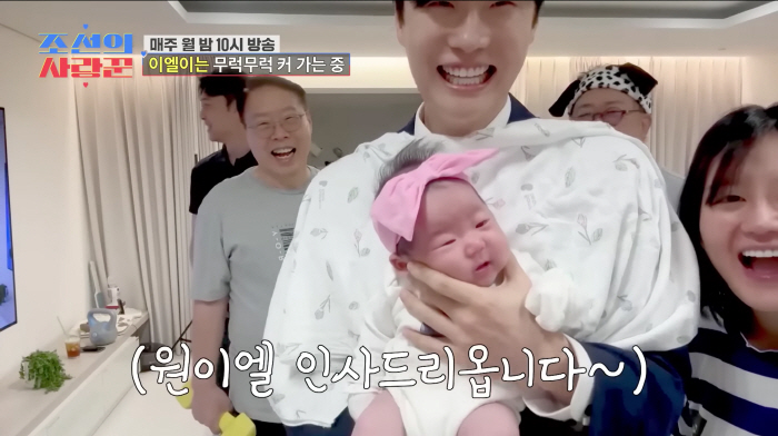 이용식 손녀 이엘, 복덩이 맞네..생후 43일 사진 대방출 '온가족 웃음꽃 활짝'