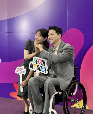 송지은♥박위, 결혼하자마자 겹경사 터졌다...나란히 공식석상 참석 