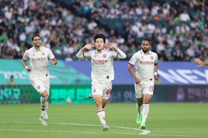 [전주 리뷰]'0:2→3:2' 이것이 선두의 저력! 전북, 수원FC에 극…