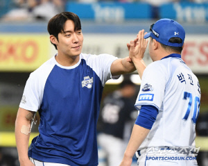 대승 거둔 박진만 삼성 감독, 싱글벙글 