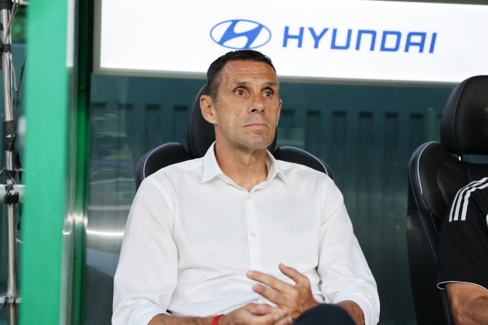 [전주 코멘트]'0:2→3:2 역전쇼' 무패 지킨 전북 포옛 감독 