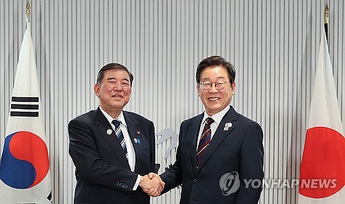 한일정상 "한미일 공조 발전…北문제 포함 지정학적 위기대응"