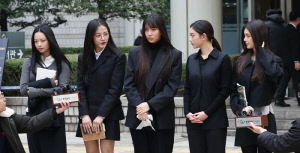 뉴진스, 자승자박된 독자행보…6천억 위약금 낼까, 어도어 복귀할까[종합]