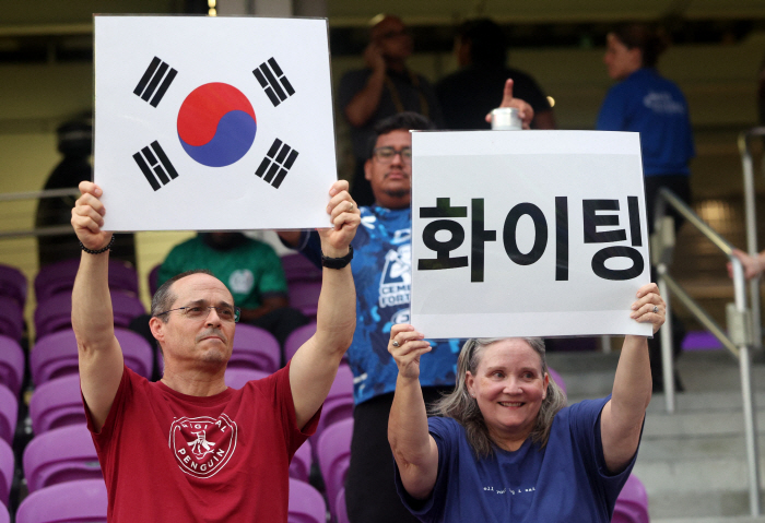 [올랜도 현장리뷰]'낙뢰 65분 킥오프 연기' 울산, 남아공 국대에 당했…