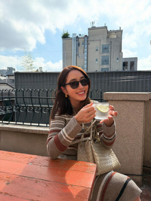 [SCin스타] 자유부인 된 이민정? ♥이병헌·子 없이 나홀로 테라스 힐링타임
