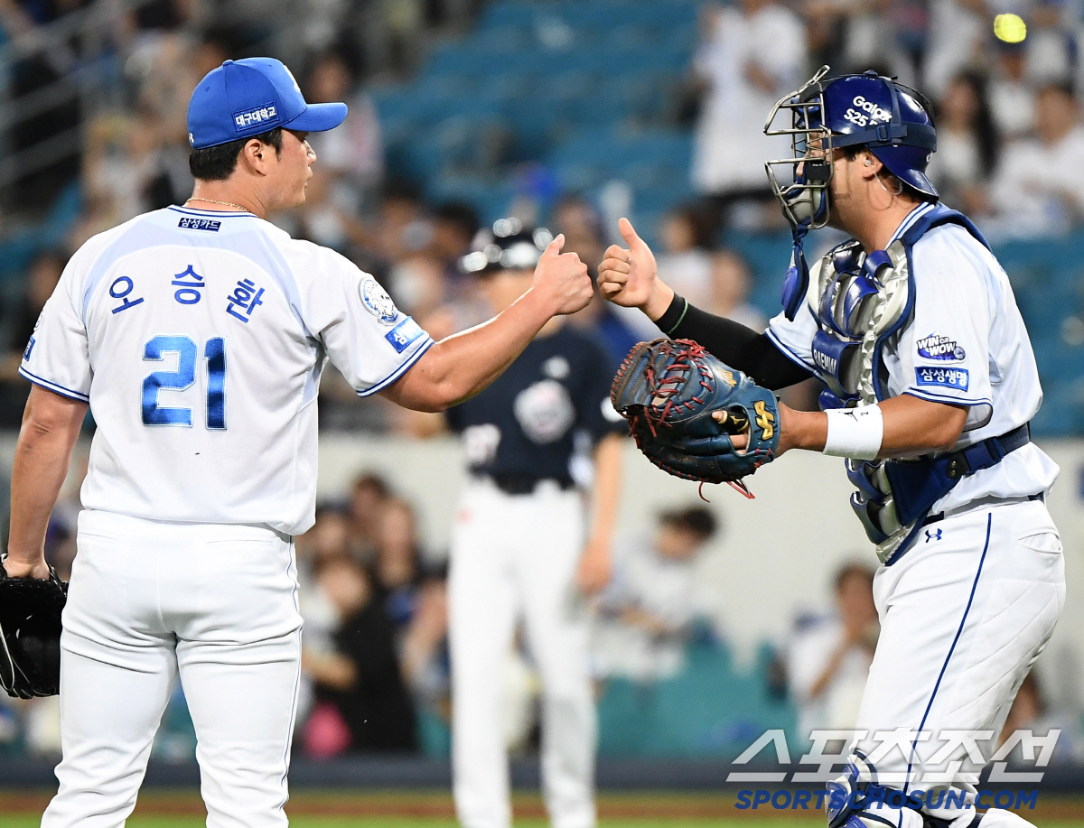 변화구 배우는 오승환, 살아있는 전설도 살아남기 위해서 계속 배운다 [대…