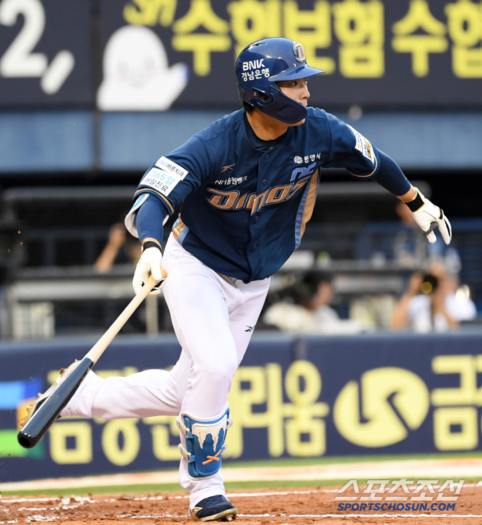 [포토] NC 고승완 '데뷔 첫 안타'