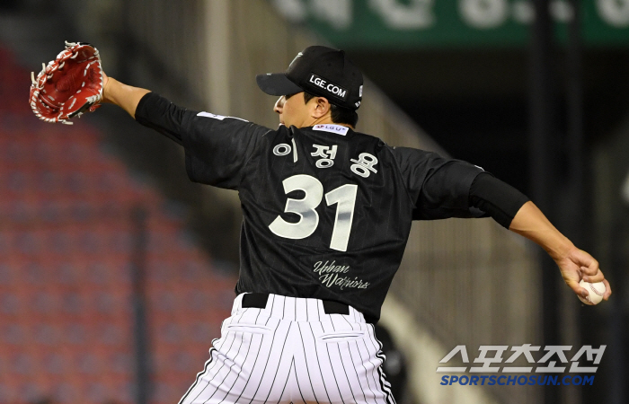 '3:0→4:6→8:6→8:8→9:8' 치리노스 6실점 배신→연속 실책 …