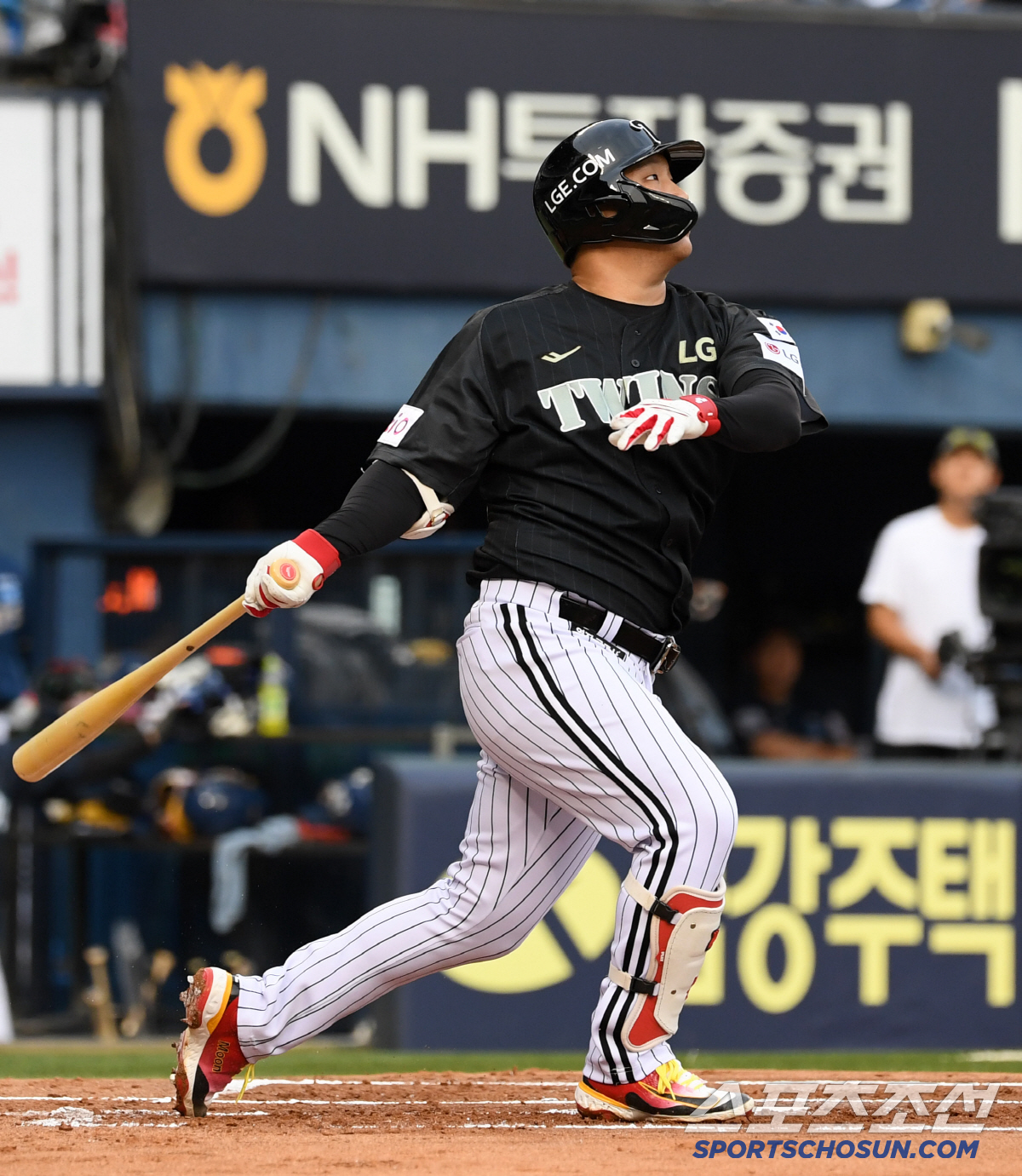 '희플→볼넷→땅볼→희플' 역대 최초 안타없이 4타점. LG 4번타자는 이…