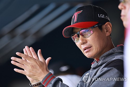 LG 염경엽 감독 "네 박자 다 안 맞지만, 선수들은 열심히 한다"