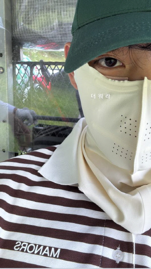 [SCin스타] 전역하자마자 골프장 출몰? 방탄(BTS) 뷔, '충성' 풀스윙 눈빛 한 방에 팬들 심쿵