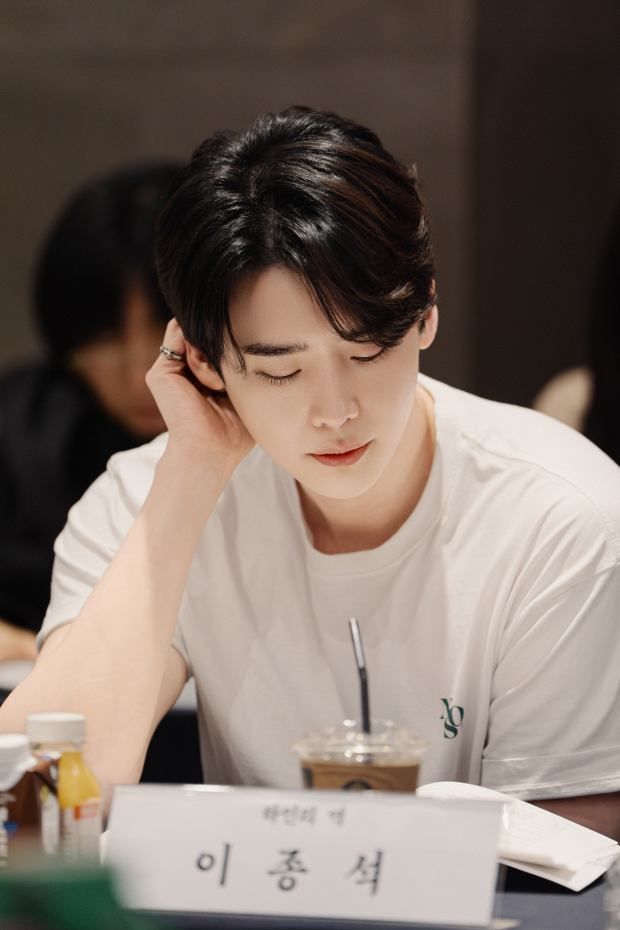 [공식] '로판'의 실사화 가능할까..신민아·주지훈·이종석·이세영 '재혼…