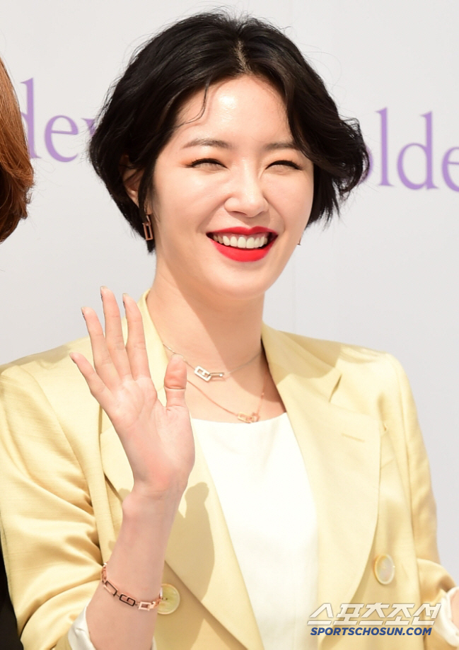 [단독]김새롬, 큐브와 전속계약…아이들·박미선·이은지 한솥밥