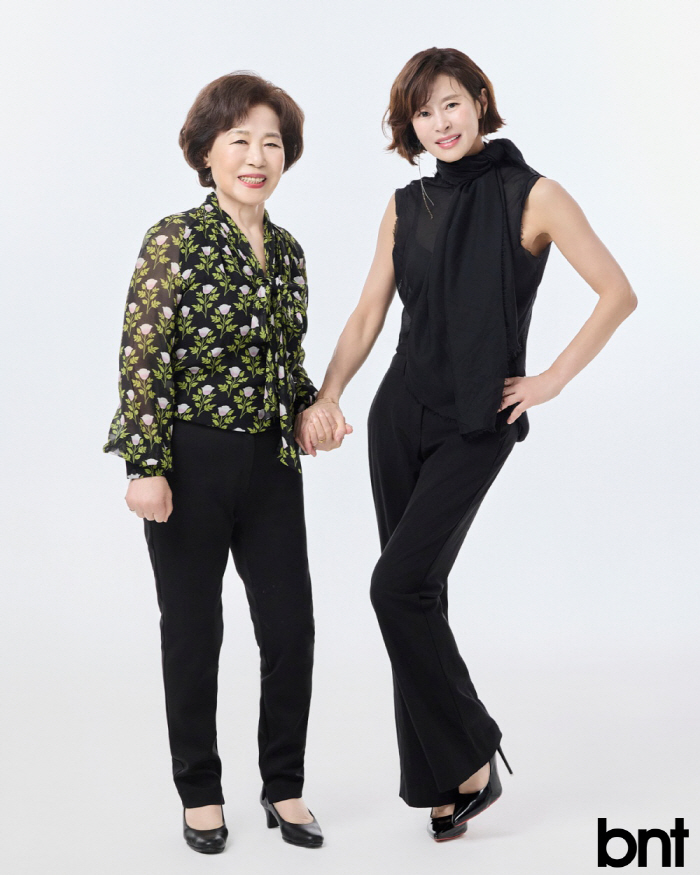"자매 아니야?"…'52세' 예지원, 언니 같은 '90세' 엄마와 母女 …