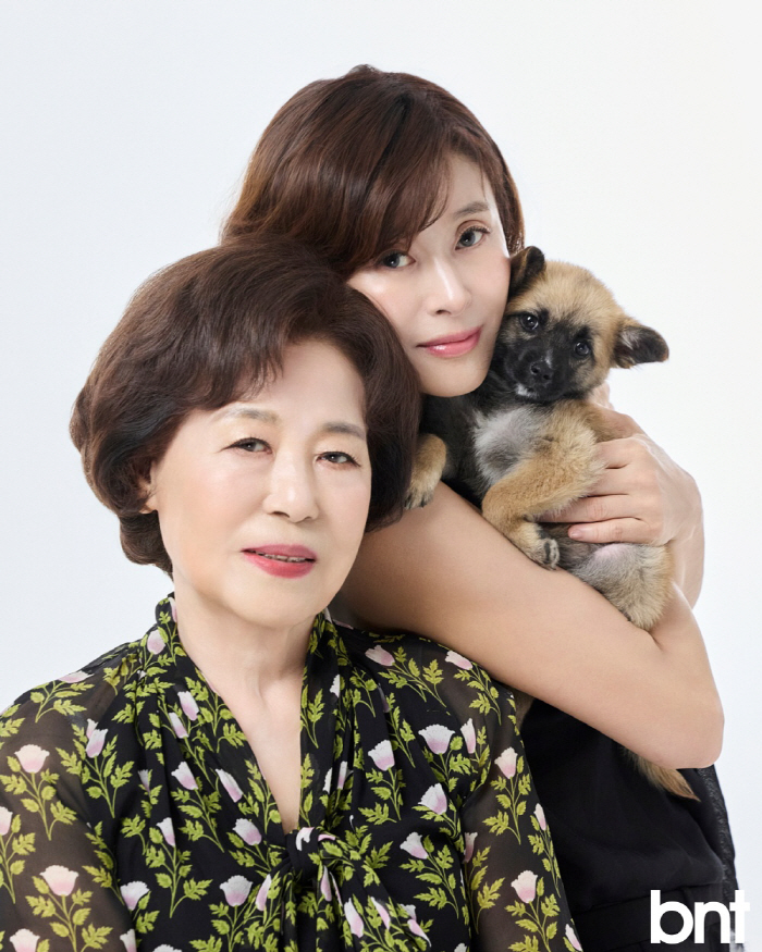 "자매 아니야?"…'52세' 예지원, 언니 같은 '90세' 엄마와 母女 …