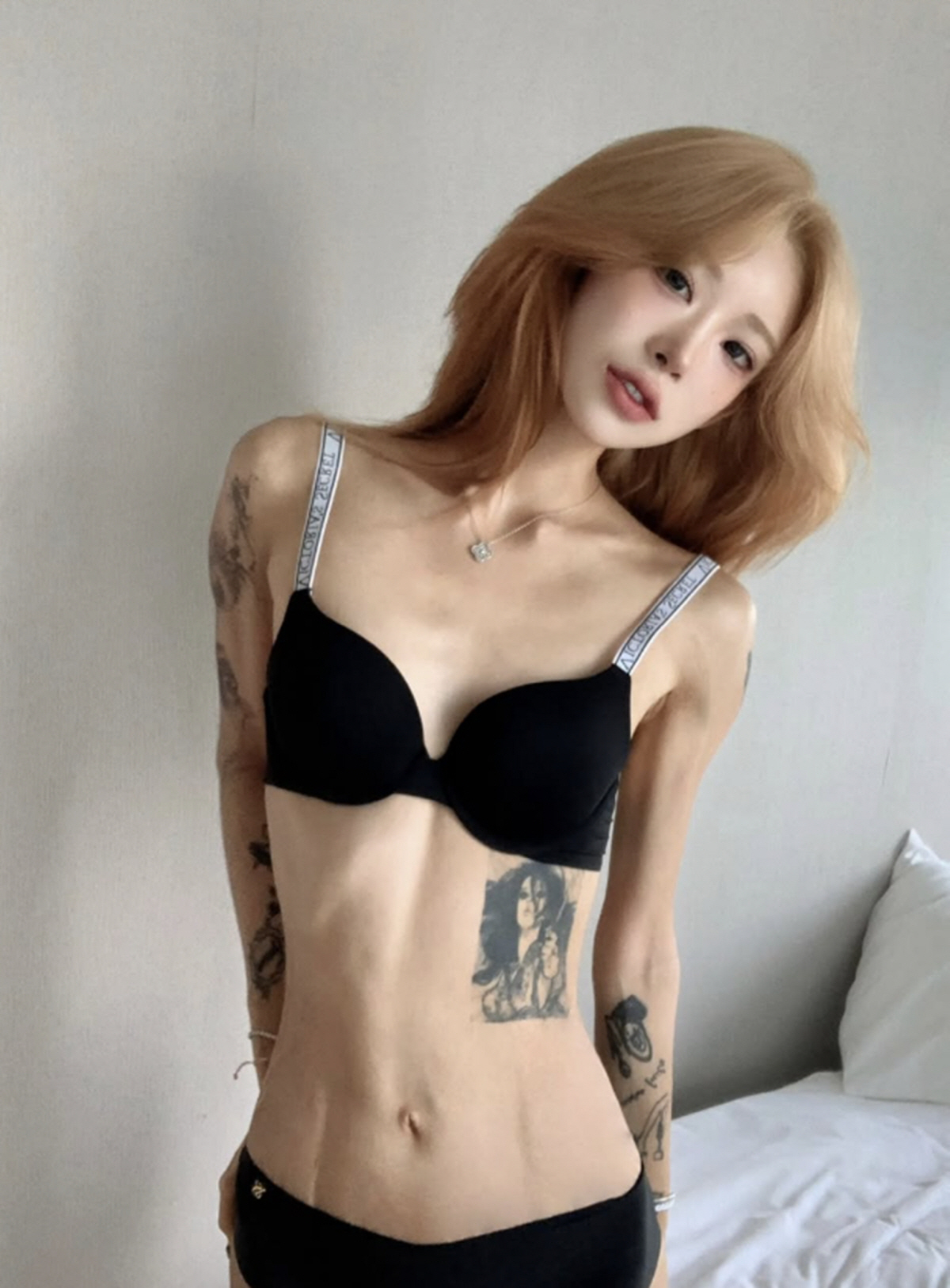 [SCin스타] 최준희, 파격 란제리 화보도 화끈..뼛가죽 드러난 41k…