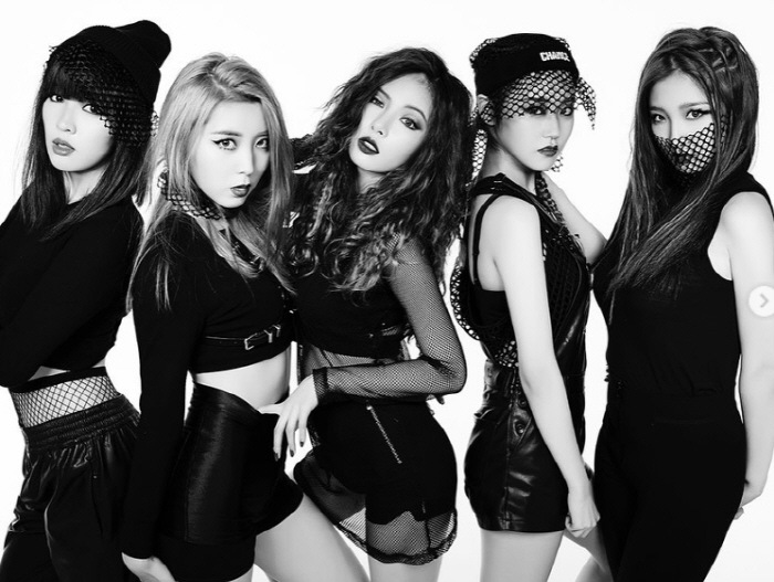 현아 불화설 9년만 끝…포미닛, 데뷔 16주년 꽃다발로 화해→재결합 시그…