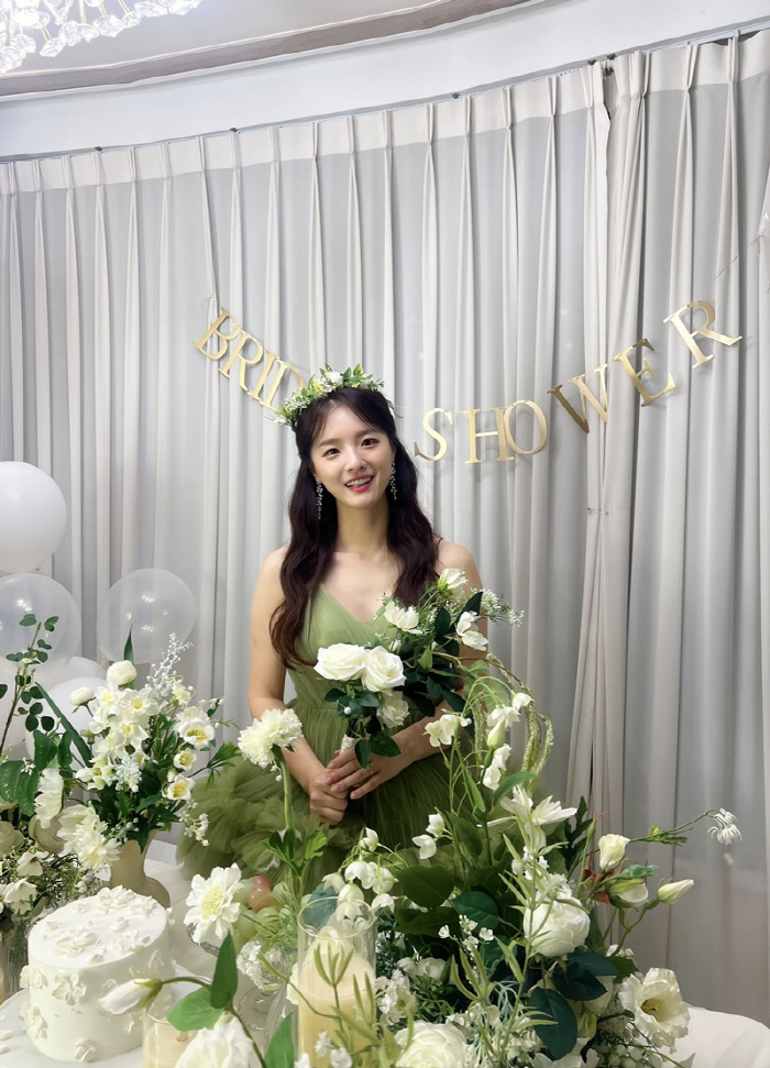 [공식] '뽀뽀뽀' 뽀미 언니 하지혜, ♥6세 연하와 웨딩마치…사회 김태…