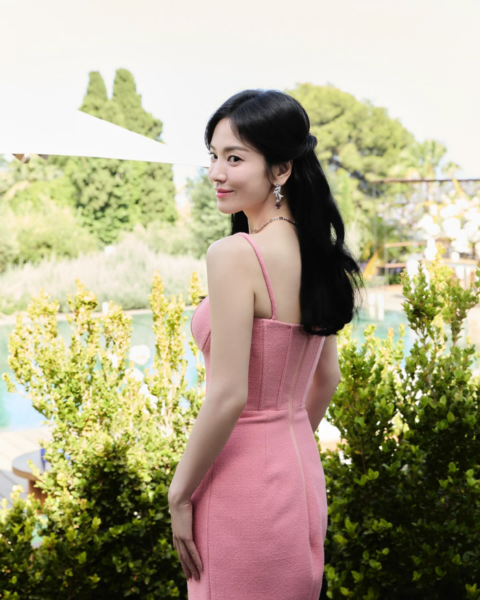 송혜교, 소화하기 힘든 핑크 드레스도 완벽…눈부신 자태에 '감탄'