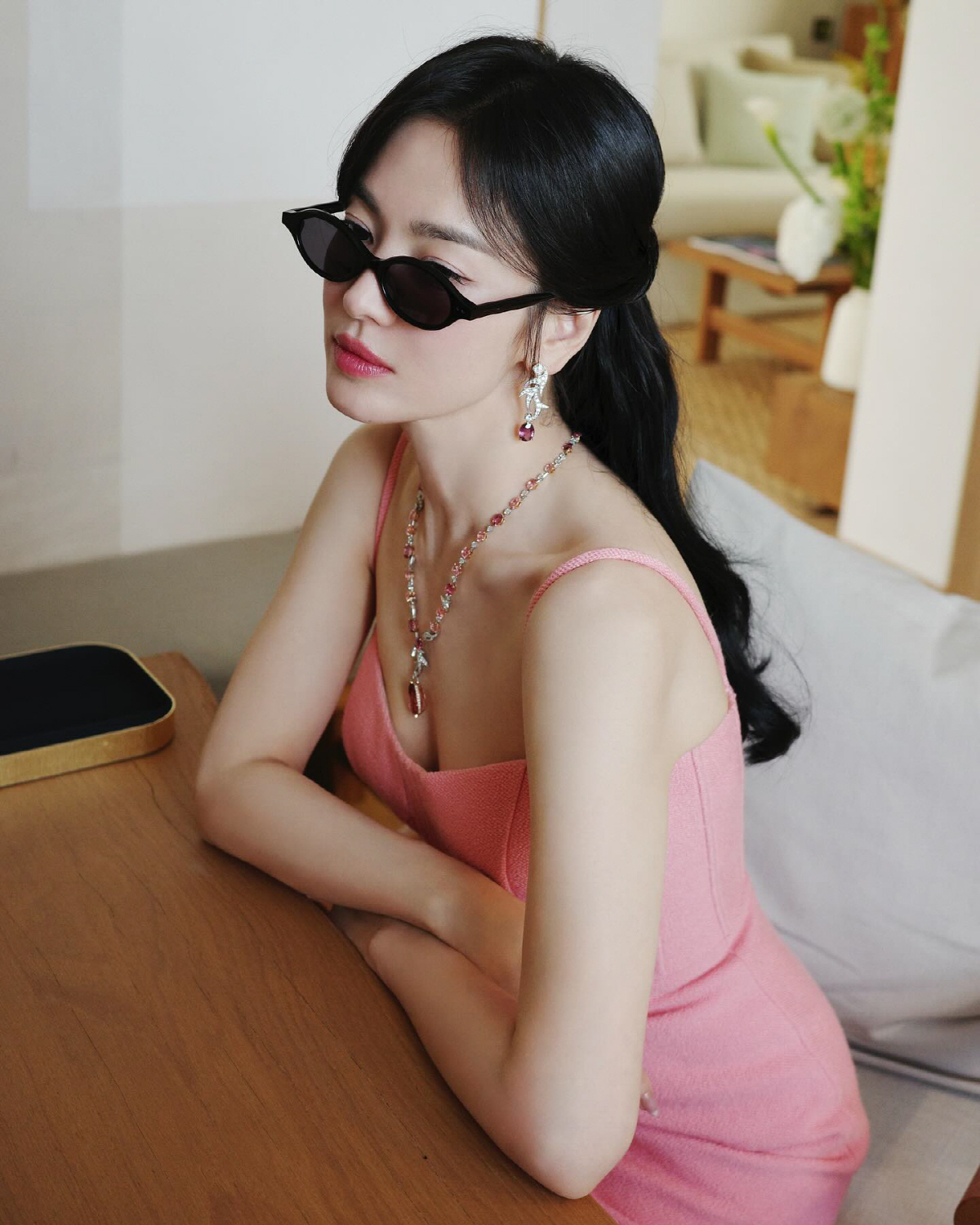송혜교, 소화하기 힘든 핑크 드레스도 완벽…눈부신 자태에 '감탄'