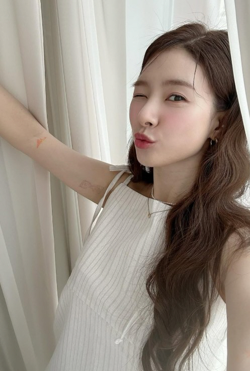김소은, 과감한 타투 노출에도…사랑스러운 미모 눈길 [SCin스타]