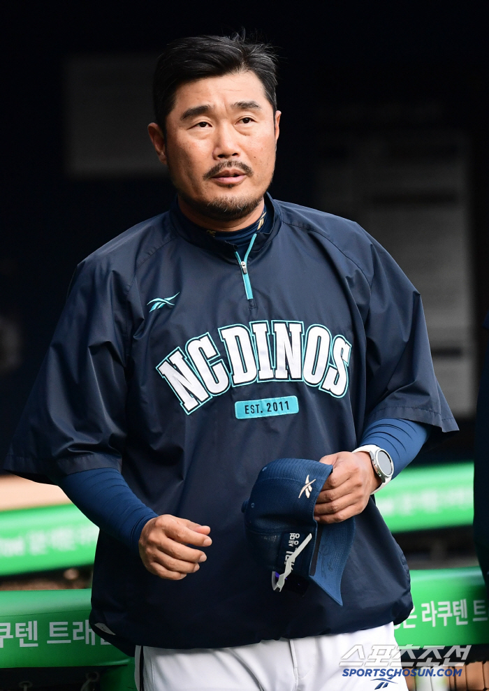 "오늘까지 쉬어야 하는데…" 부상자 속출, 결국 '헤드샷 후유증' 현역 …