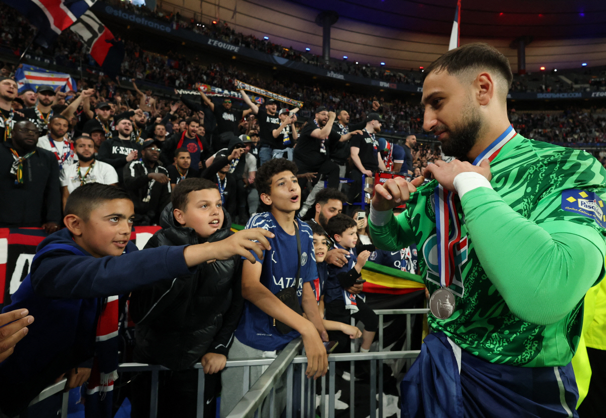 '강인아, 나도 떠날까?' PSG, 돈나룸마에 최후통첩 "재계약 사인하던…