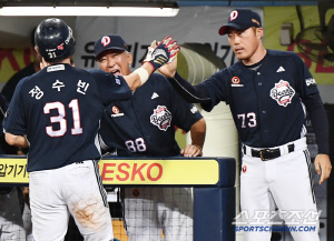 0-5를 뒤집었다! 두산, 이걸 이기네.. 김택연도 디아즈에 설욕! → 삼성에 9-8 짜릿한 역전극