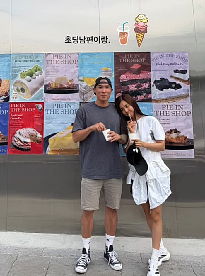 '차범근 며느리' 한채아, ♥차세찌 넓은 어깨 폭 안겨 미소...신혼같은 7년차 부부