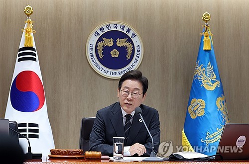 李대통령, AI간담회…"대한민국 깔딱고개, 코스피 3000넘어 새성장"