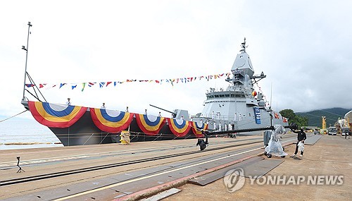 최신예 3천600t급 호위함 경북함 진수…내년 6월 해군 인도