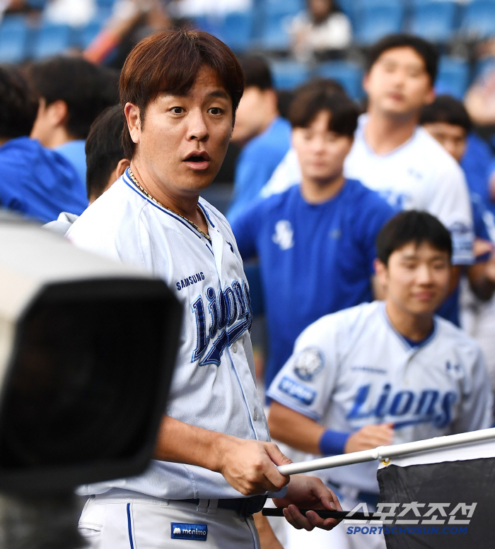 만루포 친 박병호 꾸짖은 강민호...’소 귀에 경 읽기’란 이런 상황? 