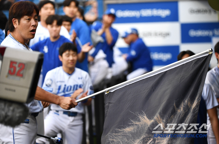 만루포 친 박병호 꾸짖은 강민호...’소 귀에 경 읽기’란 이런 상황? …