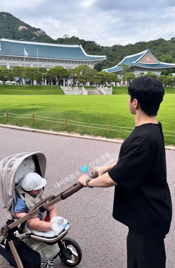 '보수 유튜버♥' 배슬기, 박정희 초상화에 감탄 "정말 멋있다"