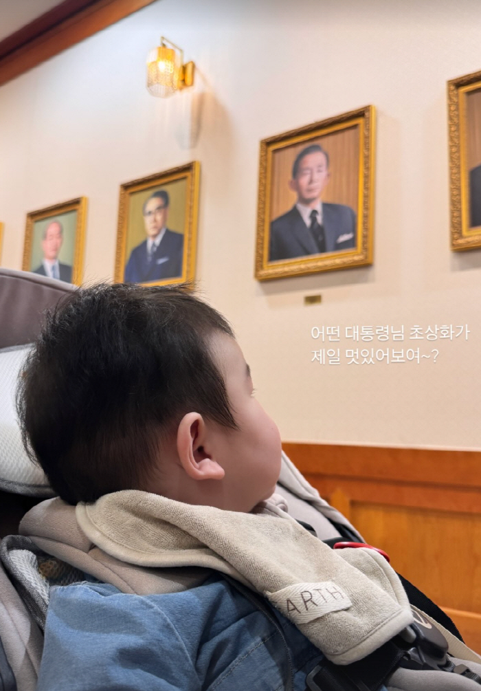 '보수 유튜버♥' 배슬기, 박정희 초상화에 감탄 "정말 멋있다"