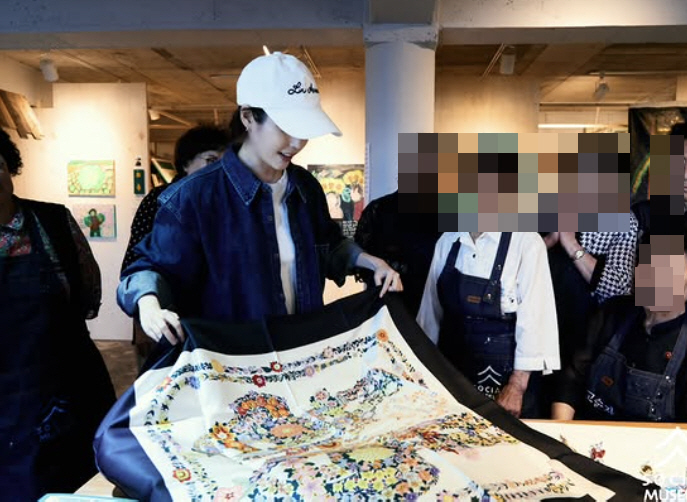 아이유, 약속 지켰다…'폭싹' 제주 할망에 직접 명품 선물[SC이슈]