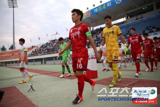 '17시즌-300경기,K리그 찐 베테랑' 천안MF 김성준"300G 영광,…