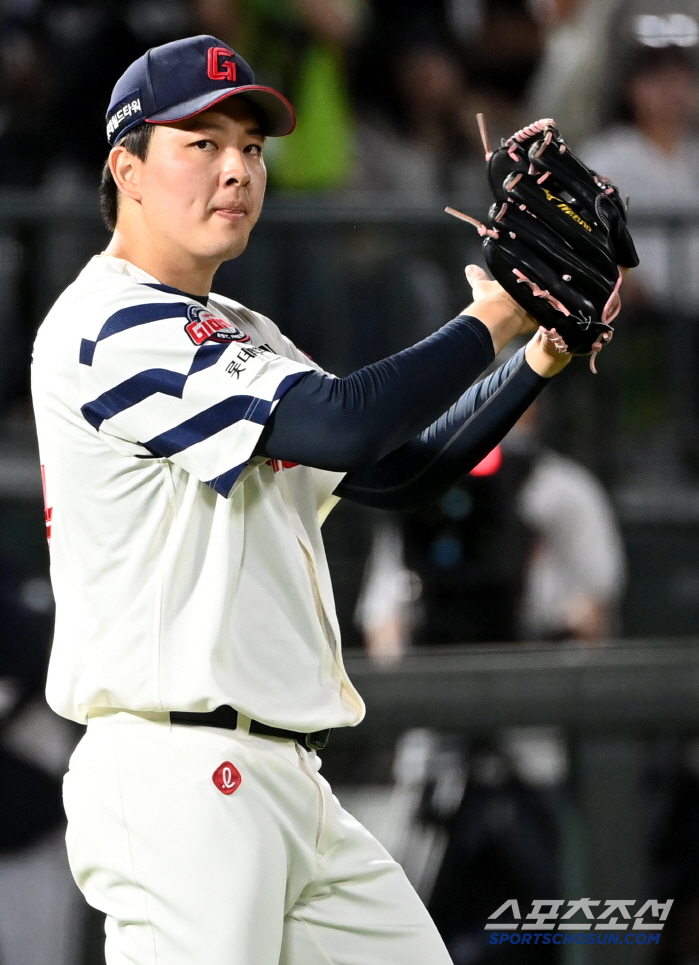 '54억 아깝지 않아!' 올해 2번째 3연투 → 3연속 세이브 → 구원 공동 1위…"팀 위해 던진다" 김원중의 낭만 [부산포커스]