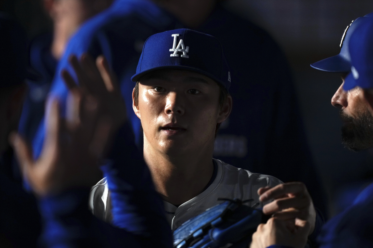 "누가 봐도 스트라이크인데?" 역사상 최악의 콜, 도둑맞은 대기록에 인종…