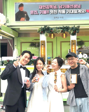 송혜교, '엄마' 남기애에 통큰 선물..